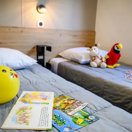 Mobil-home Confortable, Animaux Admis - 4 Pers. - Api-1-52-2582