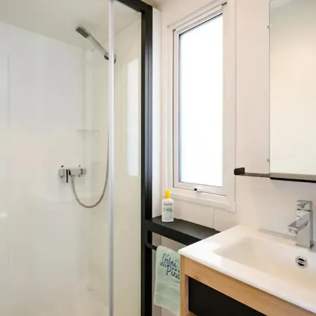Mobil-home Confortable, Animaux Admis - 4 Pers. - Api-1-52-2582 * Saint-Jean-de-Monts